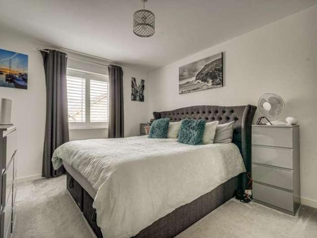 4 bed house for sale