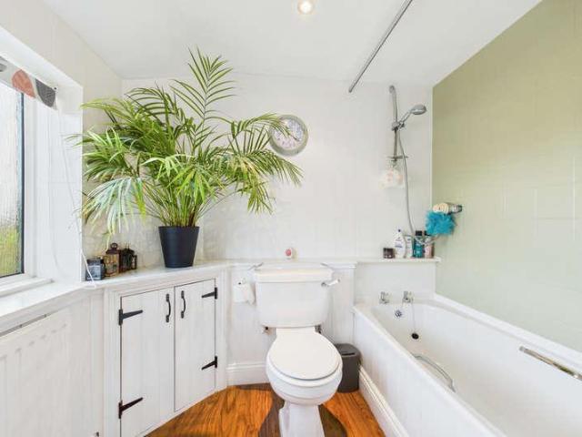 4 bed house for sale