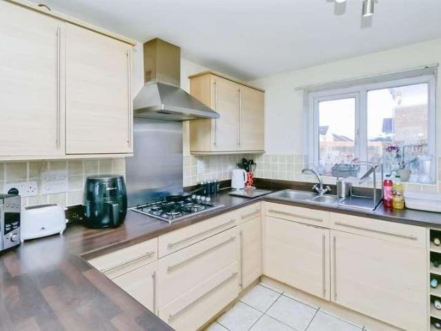 4 bed house for sale