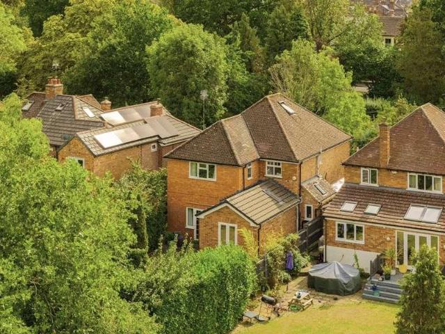 4 bed house for sale