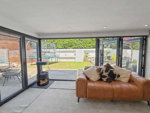 4 bed house for sale