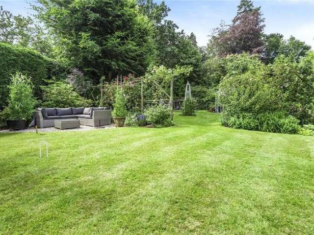 4 bed house for sale