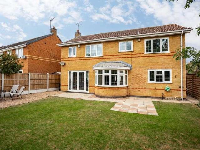 4 bed house for sale