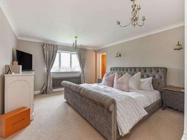 4 bed house for sale