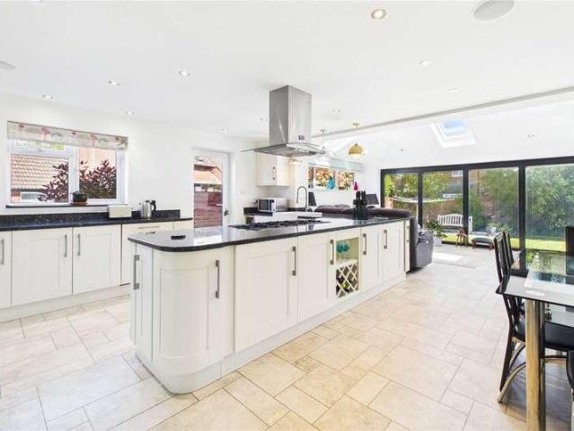 4 bed house for sale