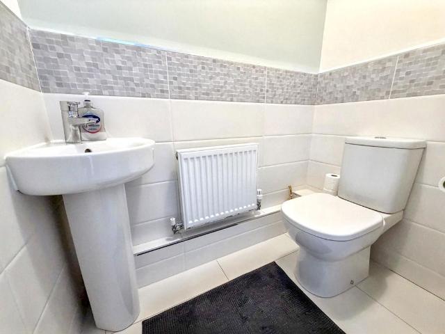 4 bed house for sale