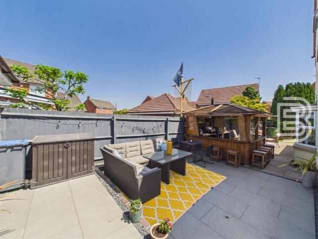 4 bed house for sale