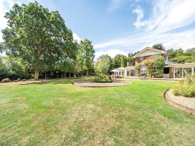 4 bed house for sale