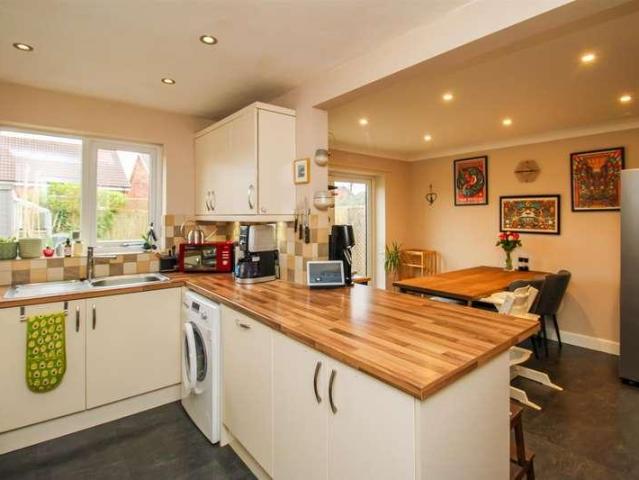 4 bed house for sale