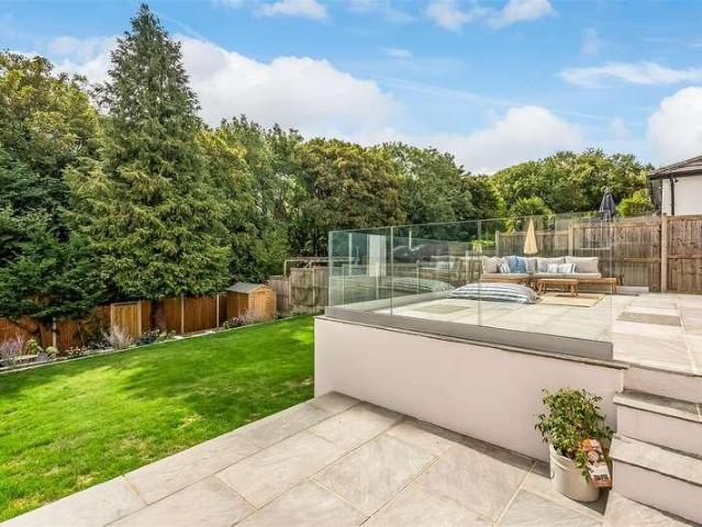 4 bed house for sale