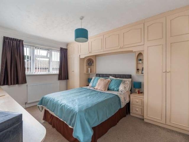 4 bed house for sale