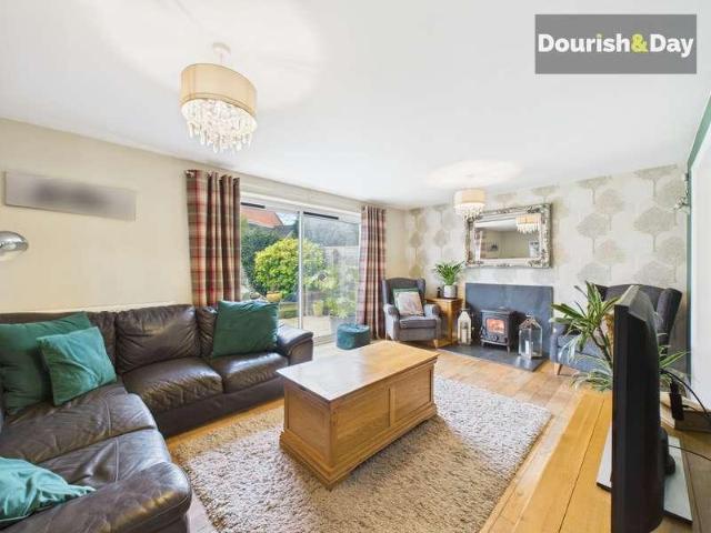 4 bed house for sale