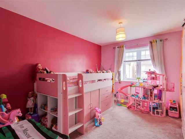 4 bed house for sale