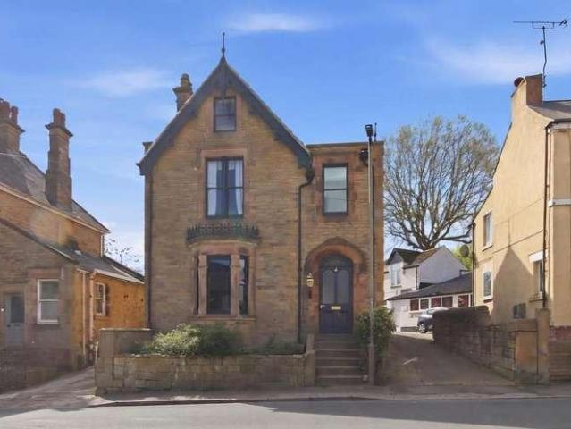 4 bed house for sale