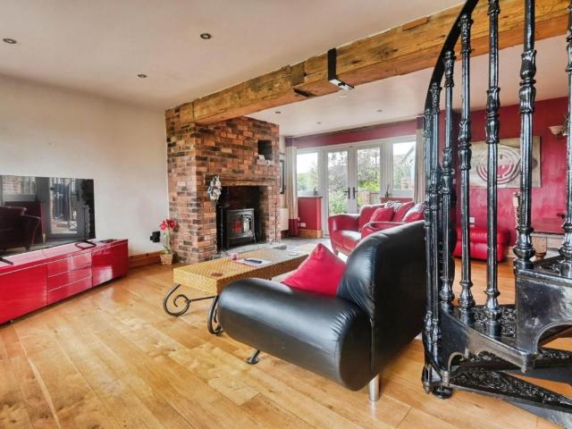 4 bed house for sale