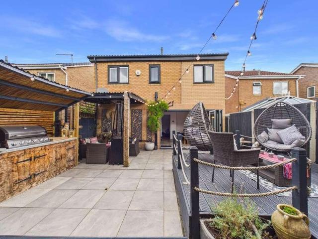 4 bed house for sale