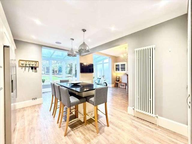 4 bed house for sale
