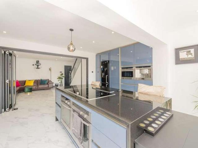 4 bed house for sale