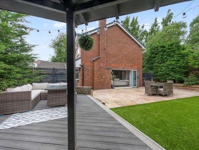 4 bed house for sale