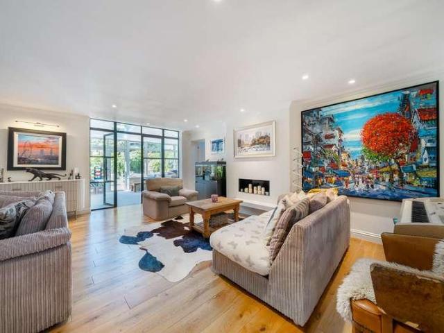 4 bed house for sale