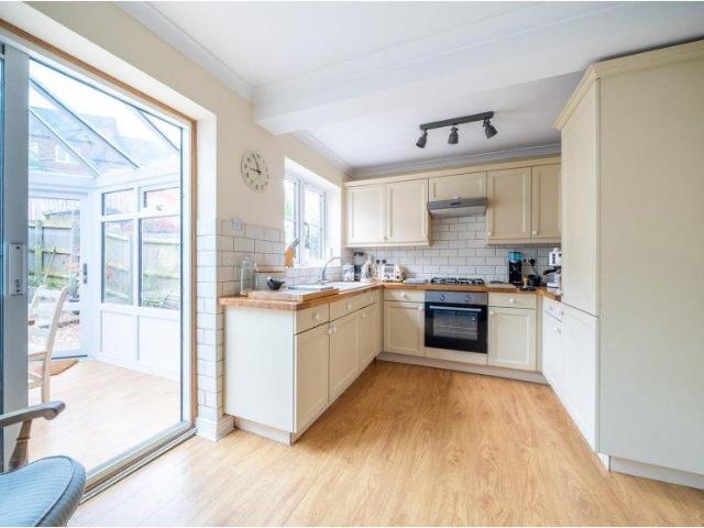 4 bed house for sale
