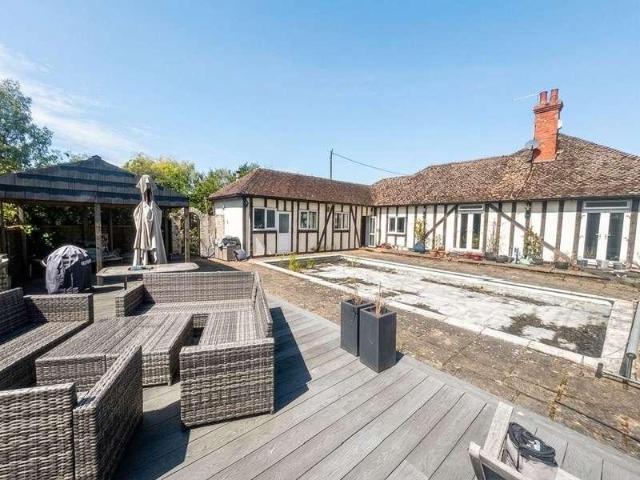 4 bed house for sale