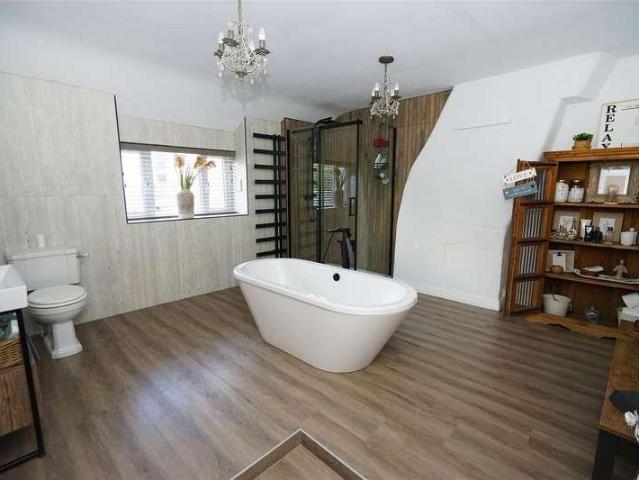 4 bed house for sale