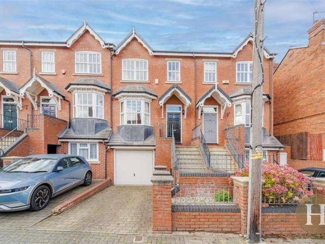 4 bed house for sale