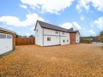 4 bed house for sale