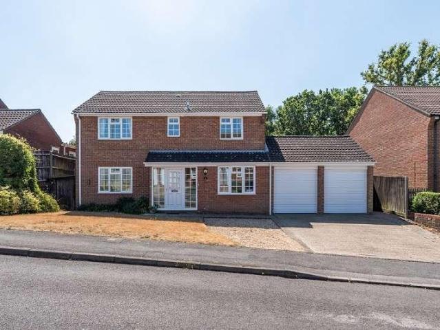 4 bed house for sale