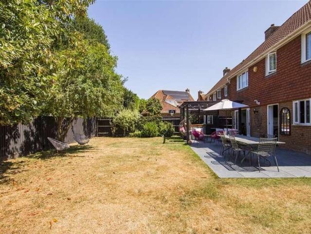 4 bed house for sale