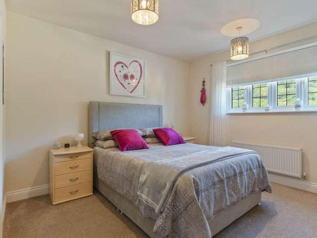4 bed house for sale