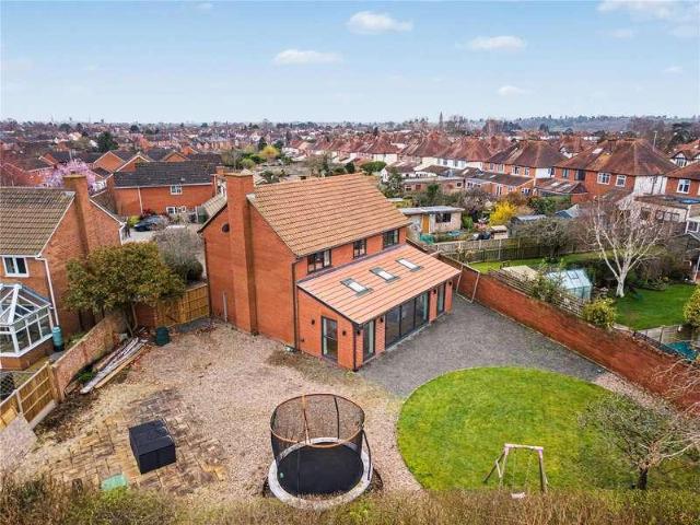 4 bed house for sale