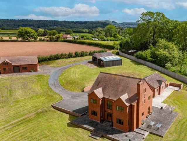 4 bed house for sale