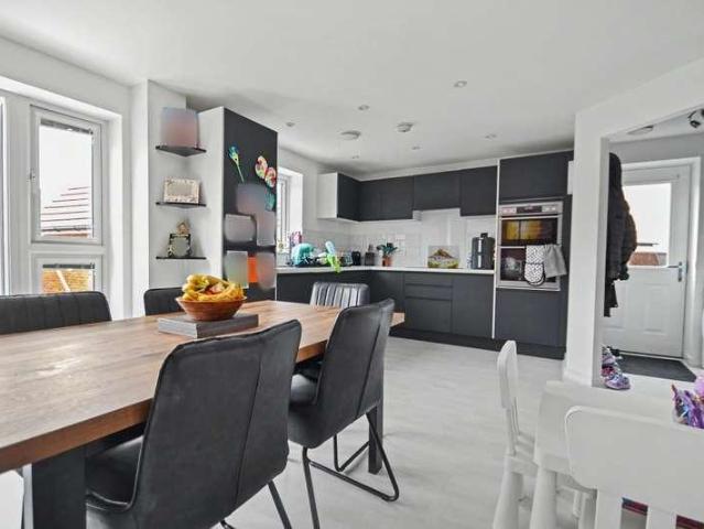 4 bed house for sale