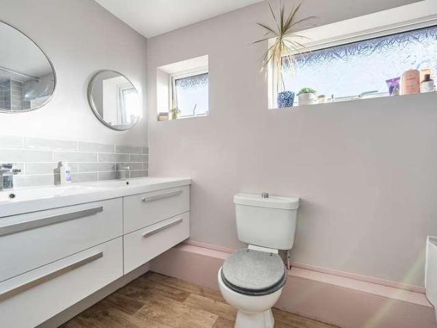4 bed house for sale