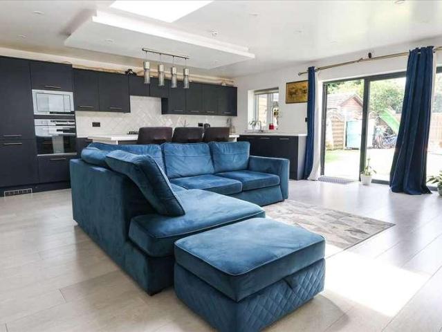4 bed house for sale