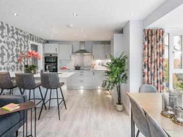 4 bed house for sale