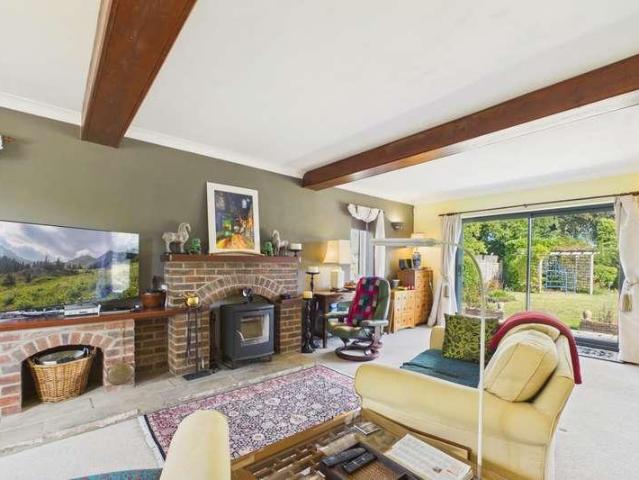 4 bed house for sale