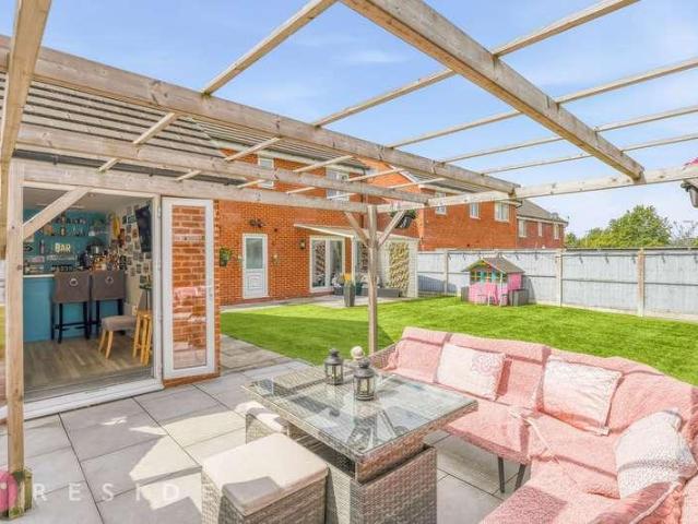 4 bed house for sale