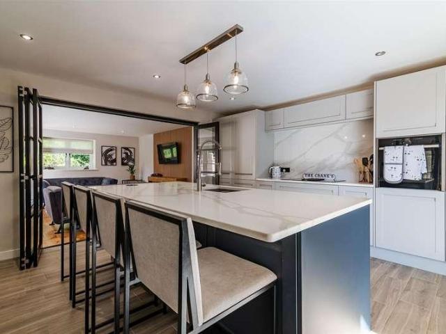4 bed house for sale