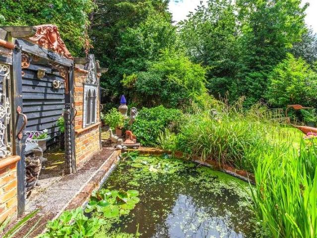 4 bed house for sale