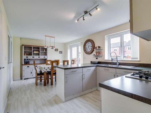 4 bed house for sale