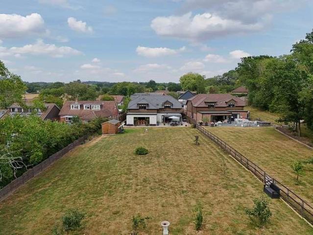 4 bed house for sale