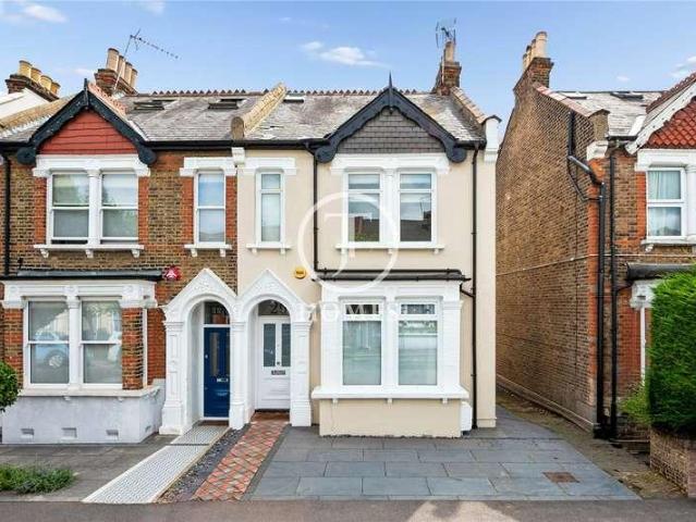 4 bed house for sale