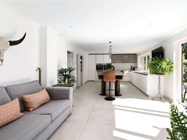 4 bed house for sale