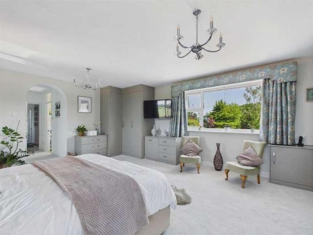 4 bed house for sale