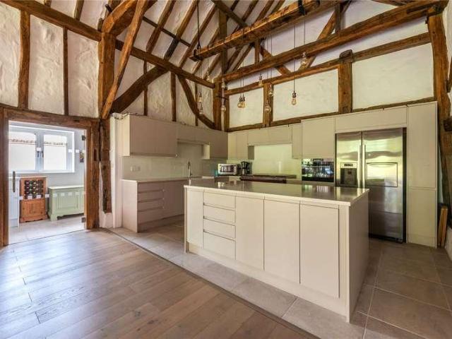 4 bed house for sale