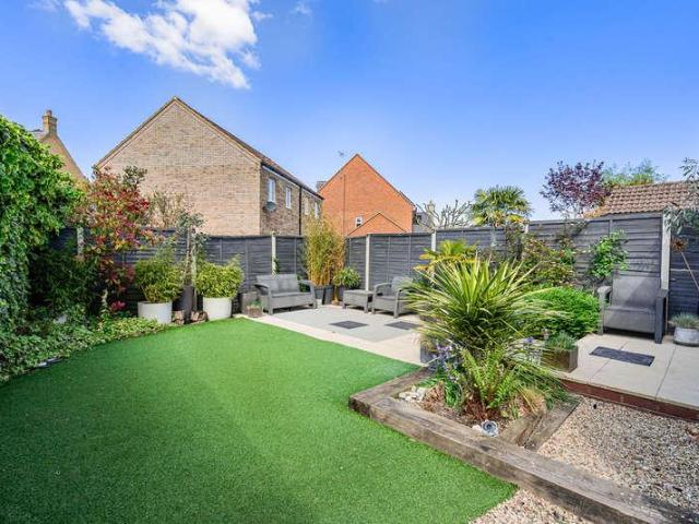 4 bed house for sale
