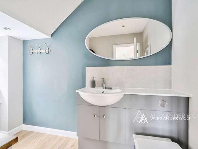 4 bed house for sale